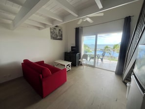 Basic-Maisonette | Wohnbereich | 55-Zoll-Flachbildfernseher mit Kabelempfang, Fernseher