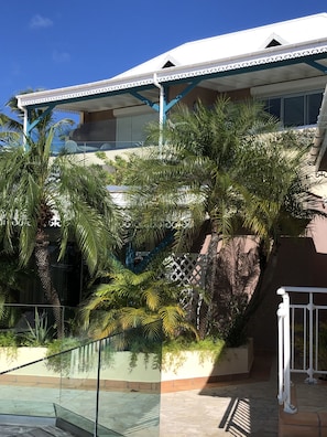 Front of property - Colombus Résidence (Oyster Pond)