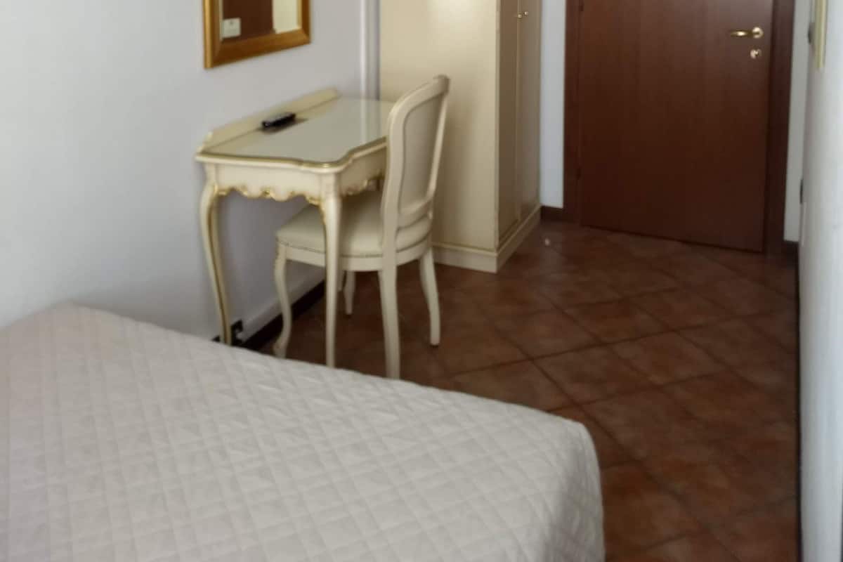 Premium bedding, in-room safe, desk, WiFi