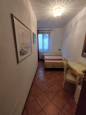 Economy Single Room | Premium bedding, in-room safe, desk, WiFi - Alloggi SS Giovanni e Paolo (Venice)