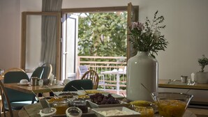 朝食 (郷土料理)、毎日提供 (有料)