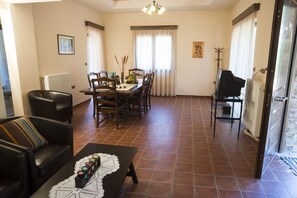 Traditional House | Living area