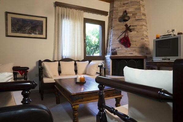 Traditional House | Living room