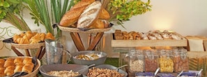 Buffet déjeuner (13.00 USD par personne)