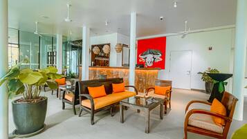 2 间酒吧/酒廊、2 间池畔酒吧