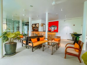 2 개의 바/라운지, 2 개의 풀사이드 바