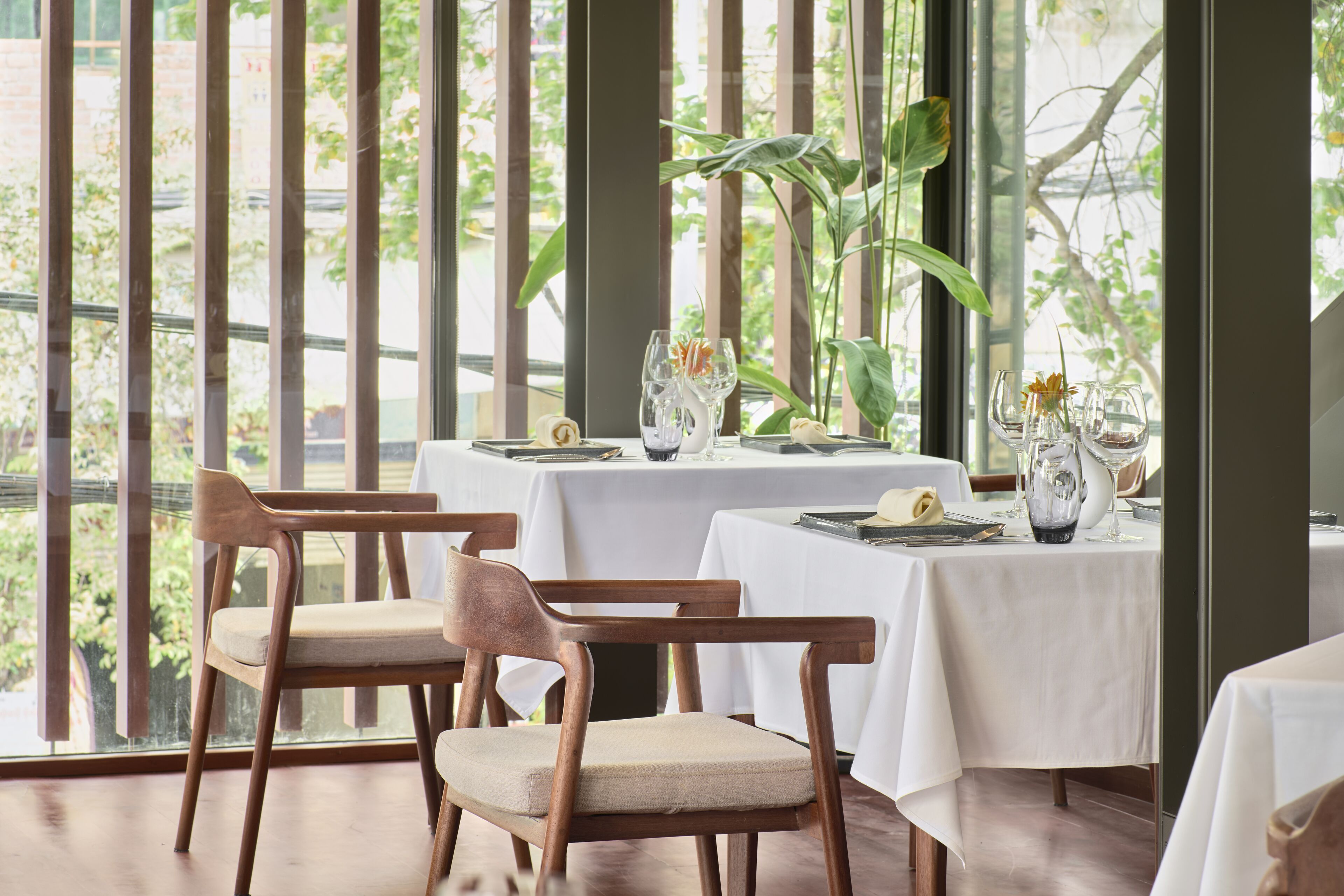 2 restaurants, breakfast, lunch, dinner served; asian cuisine