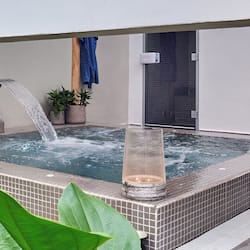 Indoor spa tub