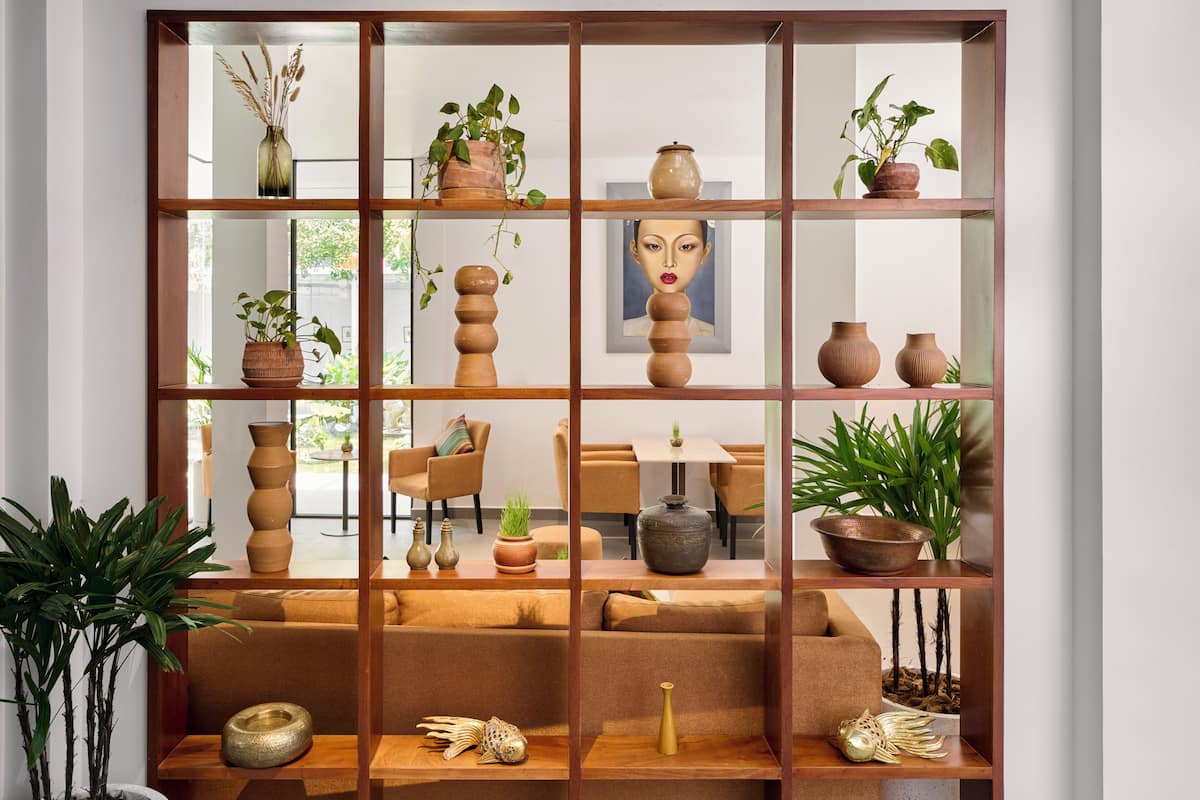 2 bars/lounges, 2 poolside bars