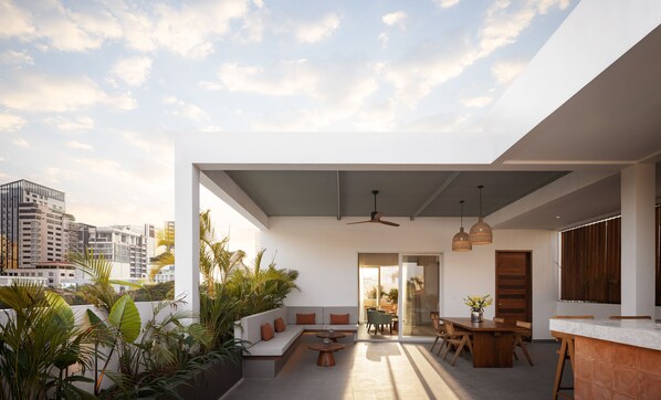 Penthouse Rooftop Suite | Living area