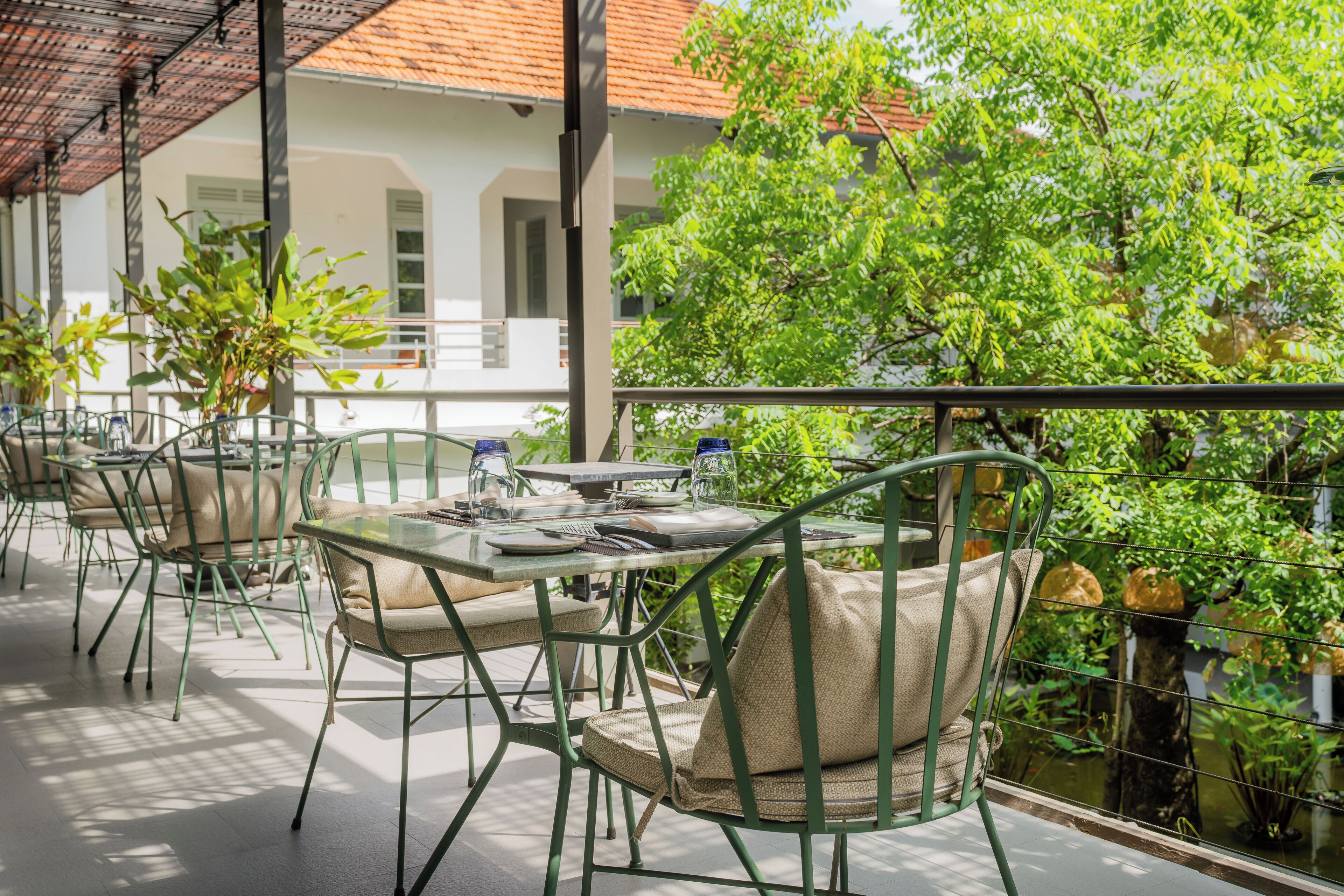 2 restaurants servant le déjeuner, le dîner, le souper et le brunch