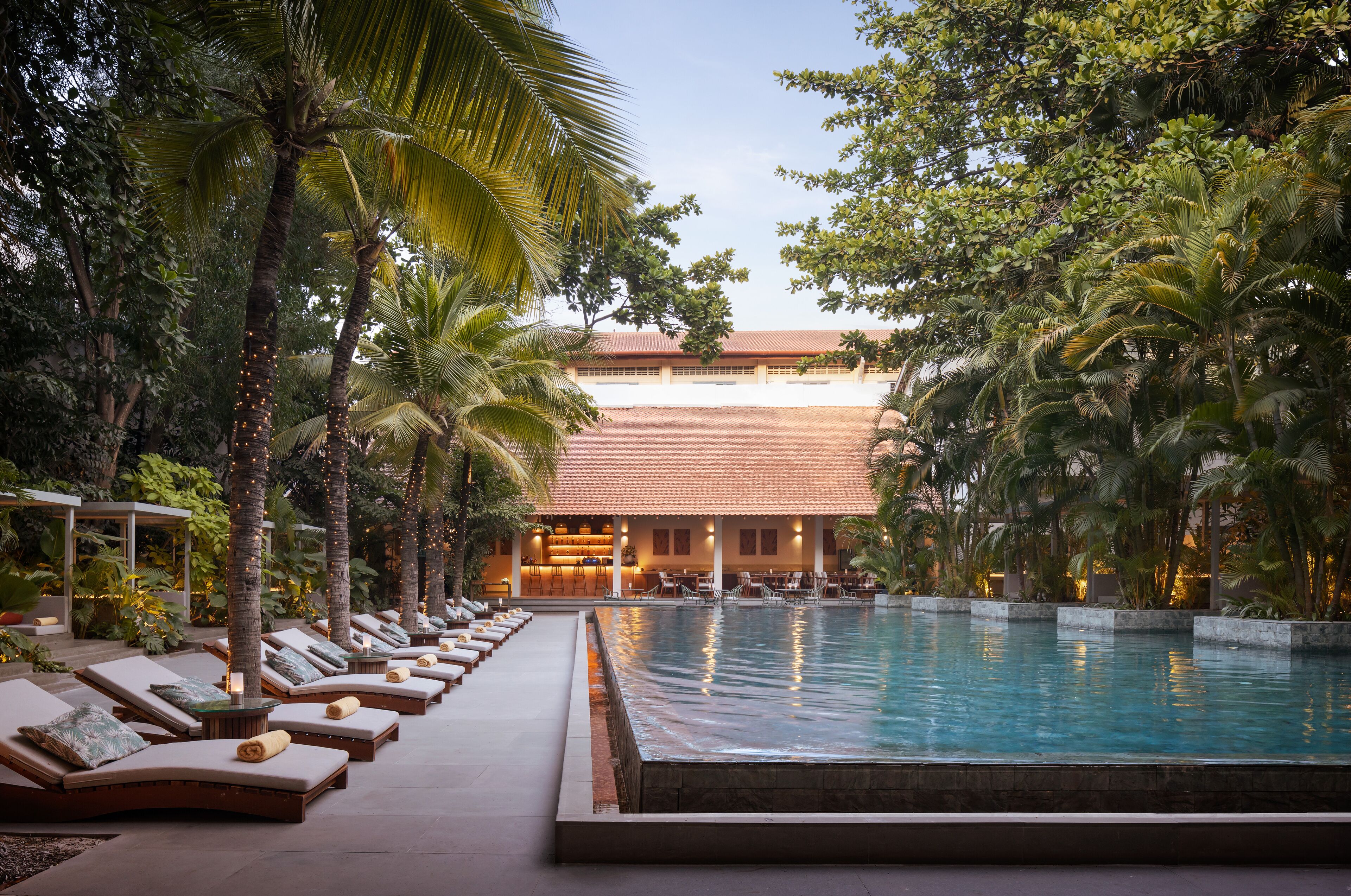 Deluxe Room Poolside Twin