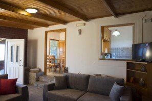 Flat-screen TV, fireplace - Elia Stavros Villas (Chania)