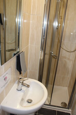 Chambre Simple Standard | Lavabo de la salle de bain