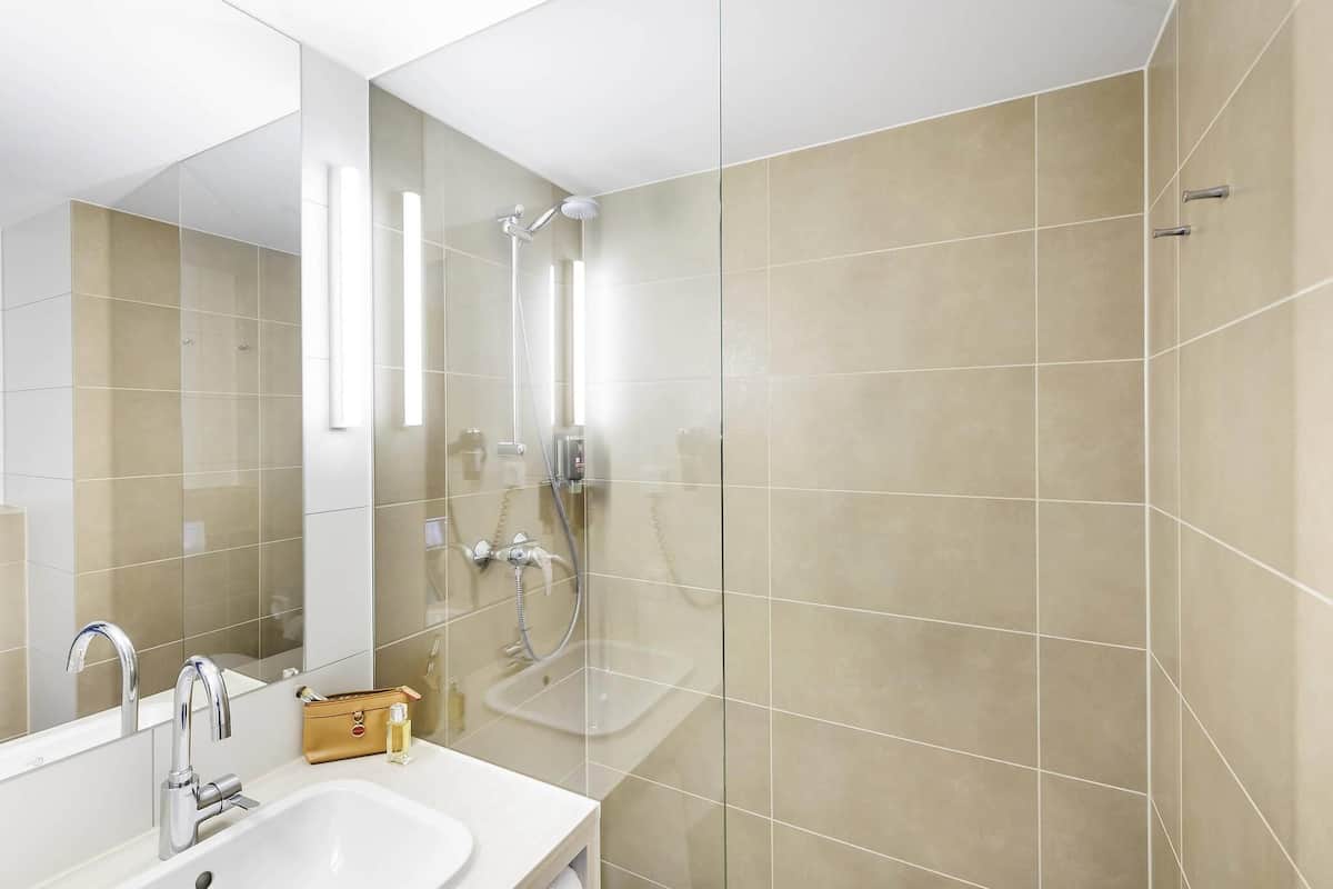 In-room safe, desk, soundproofing, iron/ironing board