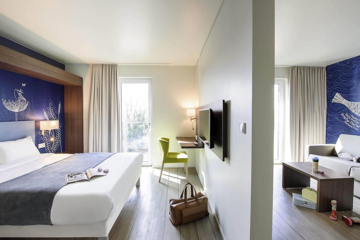 family room, multiple beds (all comfort) | in-room safe, desk, soundproofing, iron/ironing board