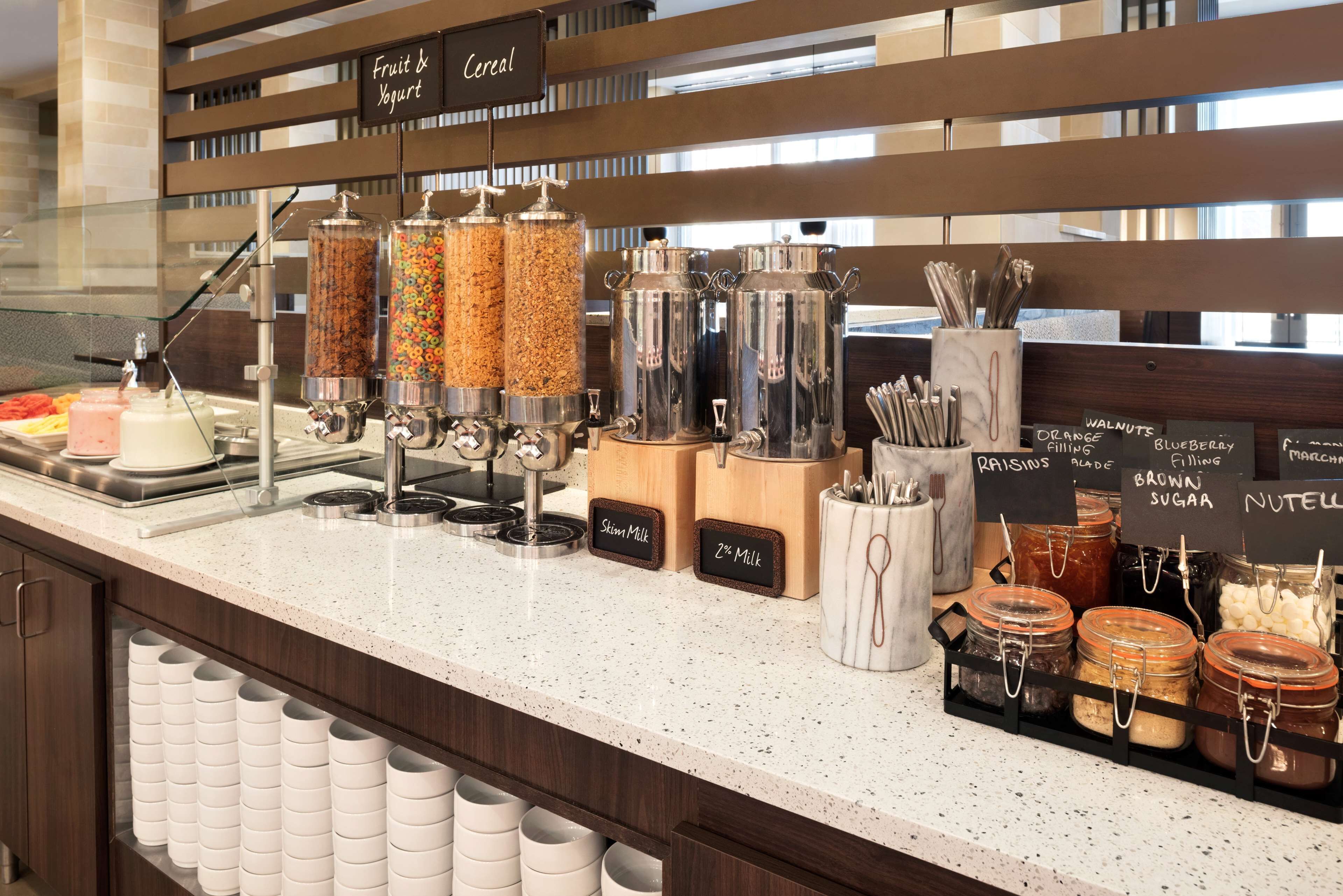 lunch and dinner served, american cuisine