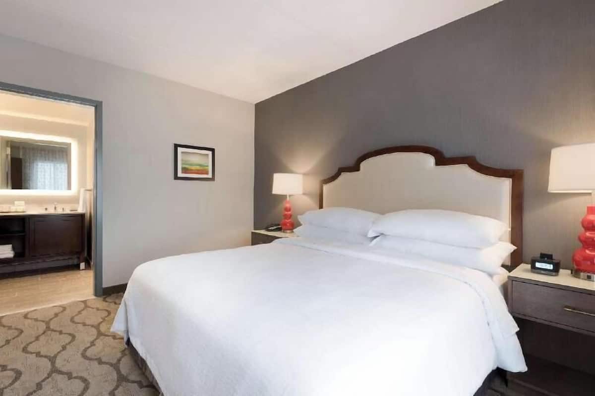 1 bedroom, Egyptian cotton sheets, premium bedding, in-room safe