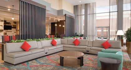 Embassy Suites by Hilton Chicago Naperville