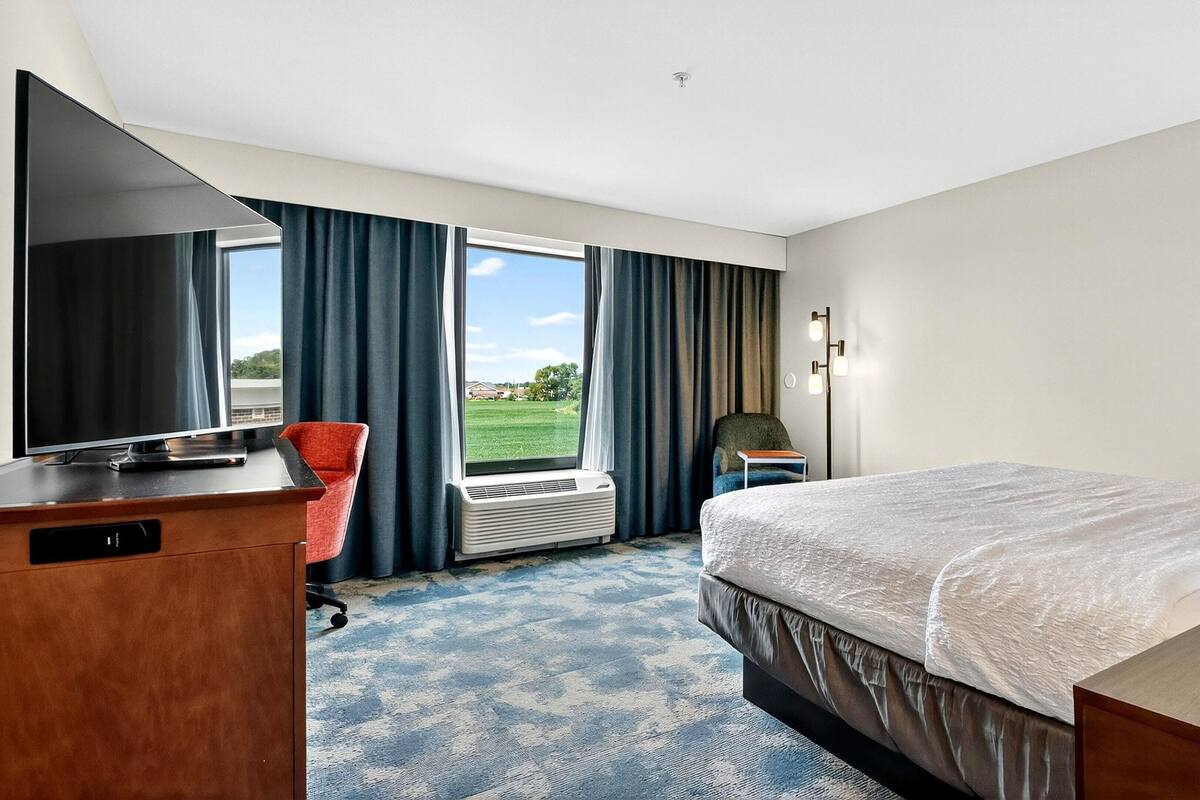 In-room safe, iron/ironing board, free rollaway beds, free WiFi