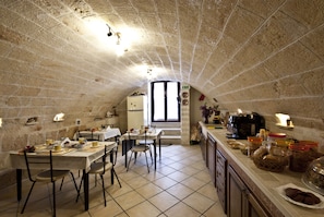 House, Kitchen, Partial Sea View | Restaurant