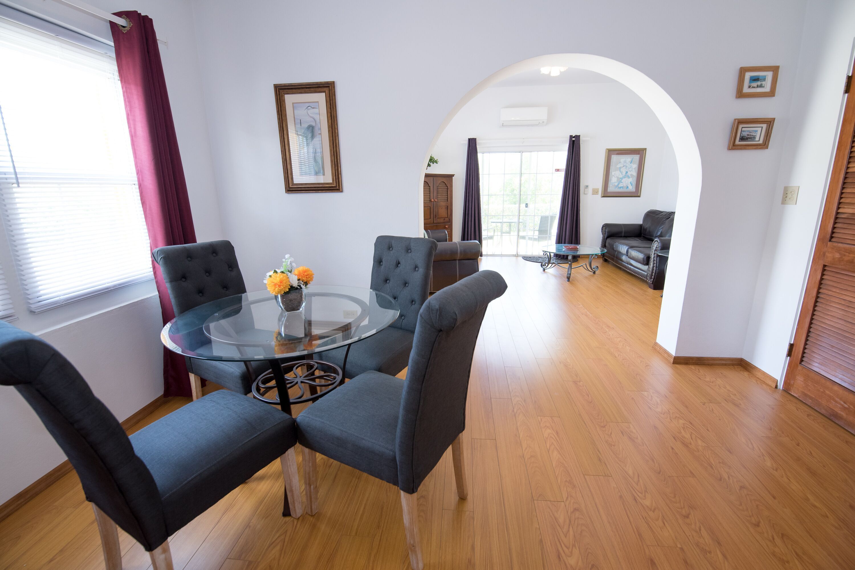Superior Apartment, 1 Bedroom, Garden View | In-room dining