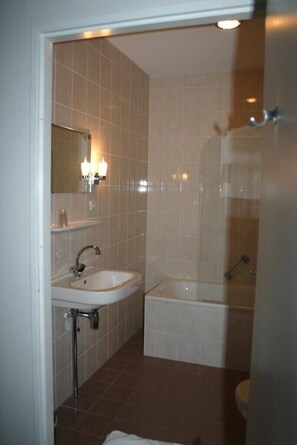 Standard Twin Room, 2 Single Beds | Bathroom - Hotel De Lange Jammer (Lelystad)