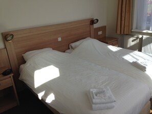 Standard Twin Room, 2 Twin Beds | Desk, iron/ironing board, free cribs/infant beds, rollaway beds