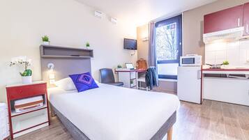 Estudio estándar, 1 cama individual grande | Escritorio, wifi gratis, ropa de cama