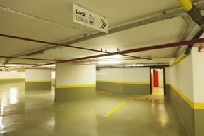 Parken ohne Service (6 EUR pro Tag), Parkservice (6 EUR pro Tag)