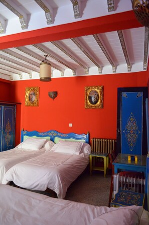 Ropa de cama de alta calidad, escritorio y cortinas blackout 