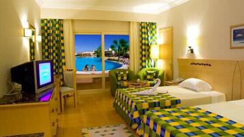 Peti besi dalam bilik, meja, katil bayi/kot (percuma)