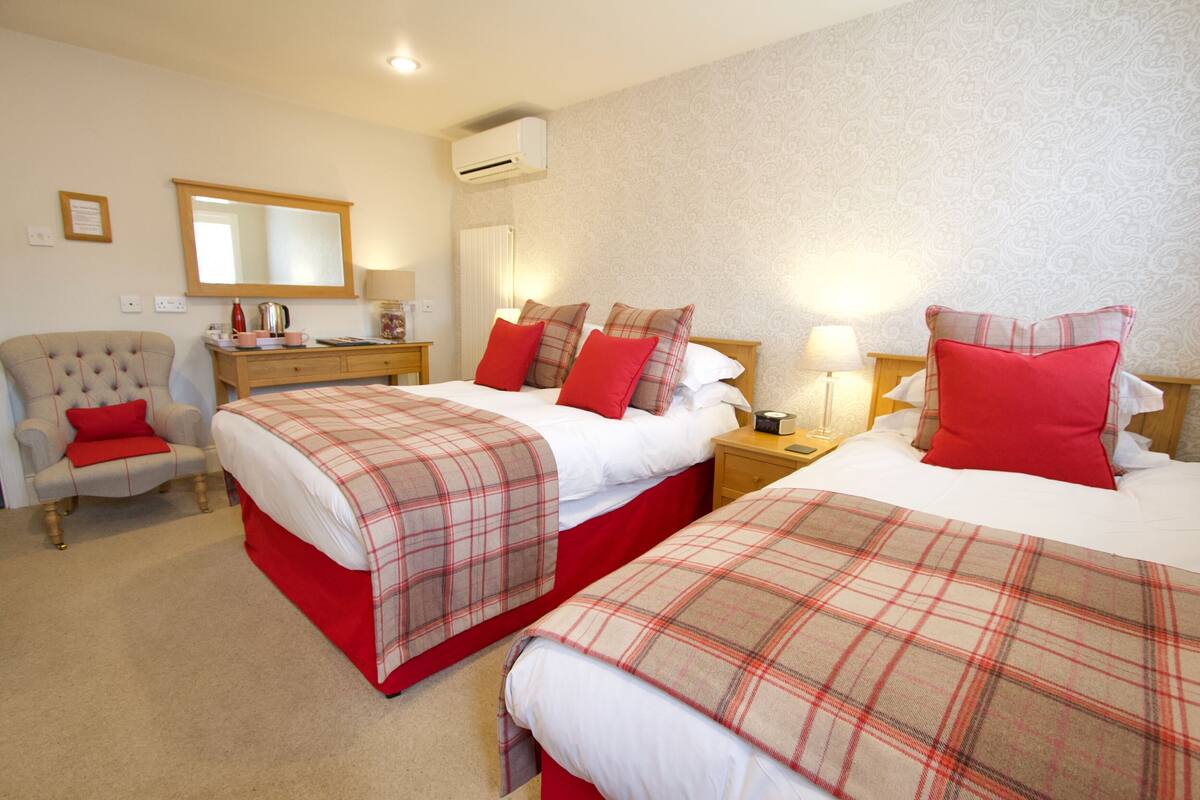 Superior Twin Room | Egyptian cotton sheets, premium bedding, Select Comfort beds, desk