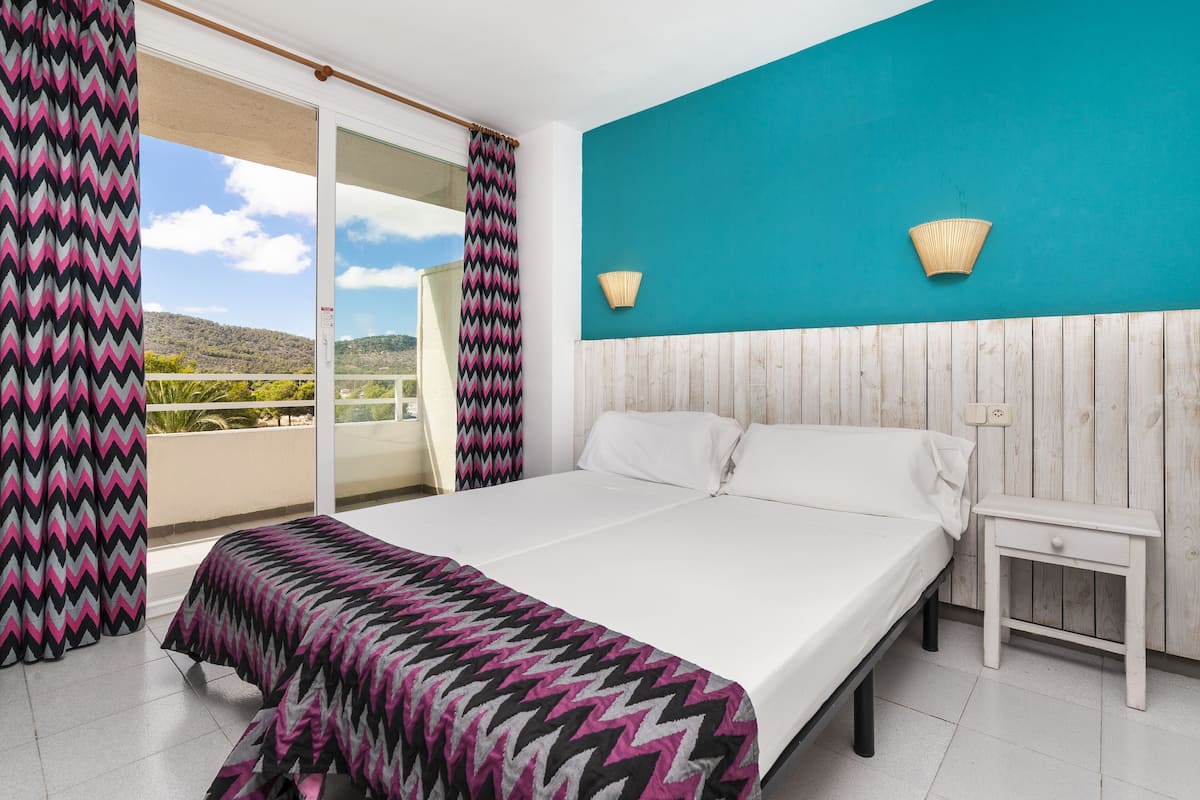 1 bedroom, desk, blackout curtains, free WiFi