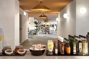 Frühstück, Mittagessen und Abendessen