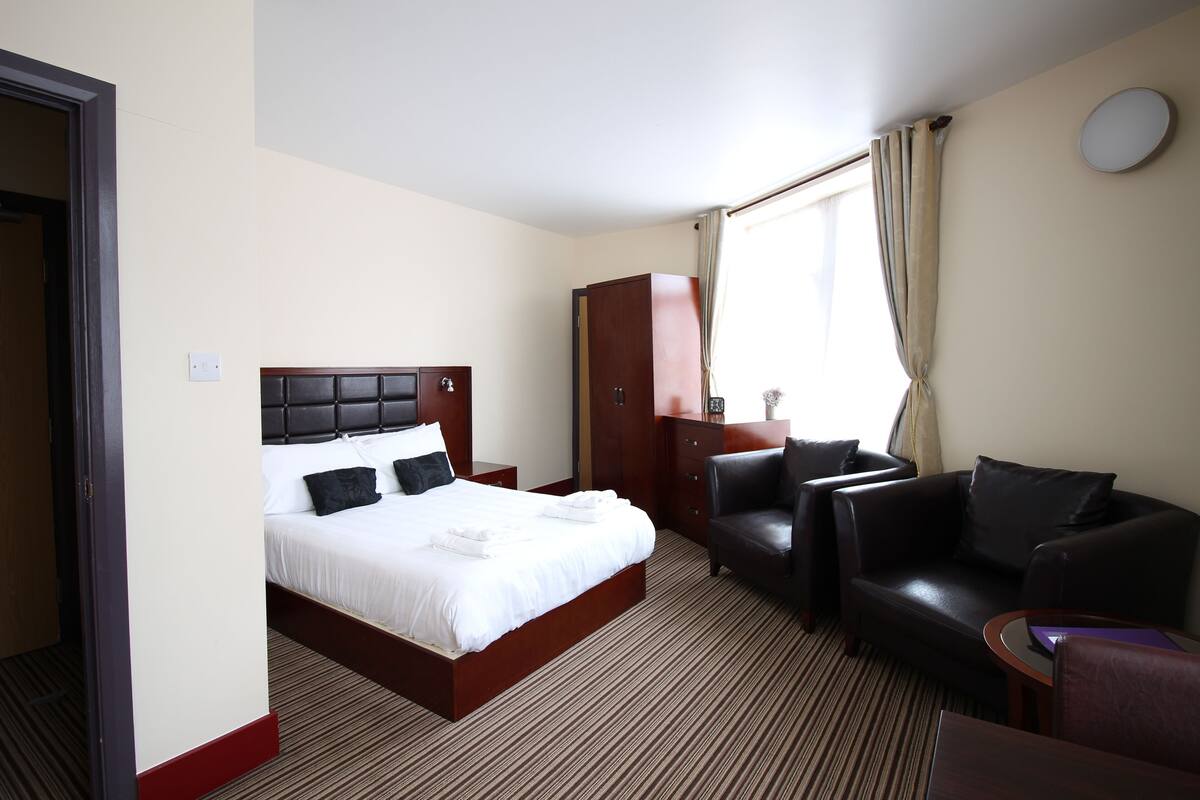 Studio Apartment | Premium bedding, desk, laptop workspace, iron/ironing board