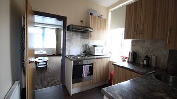 Large Studio | Private kitchen | Fridge, microwave, oven, stovetop