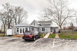 Front of property - Colonial Mountain Inn Branson MO (Branson West)