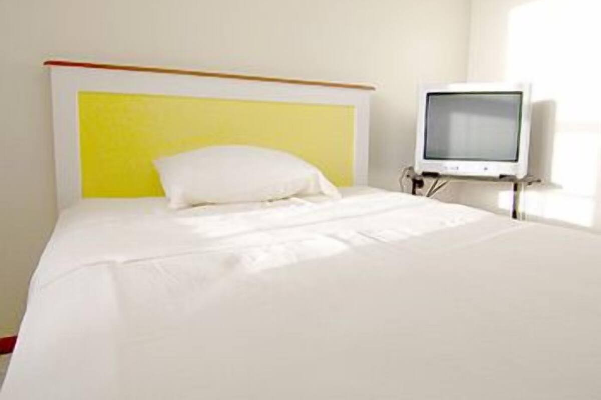 Deluxe Single Room | Desk, WiFi (free)