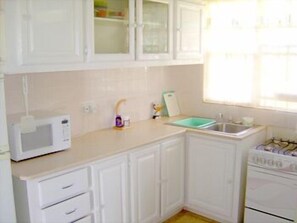 標準雙人房, 1 間臥室 | 私人廚房 | 大型雪櫃/冰箱、微波爐、焗爐、爐具