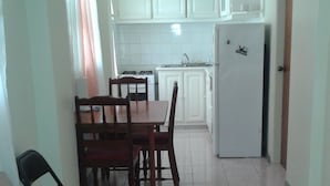 Standard Double Room, 1 Bedroom | Living room - Lucy Inn (Portsmouth)