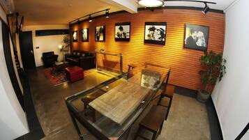 Alloggio Deluxe su due livelli | 1 camera, biancheria da letto di alta qualità, minibar