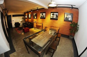 Ropa de cama de alta calidad y minibar 