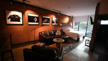 Premium bedding, minibar, in-room safe, soundproofing