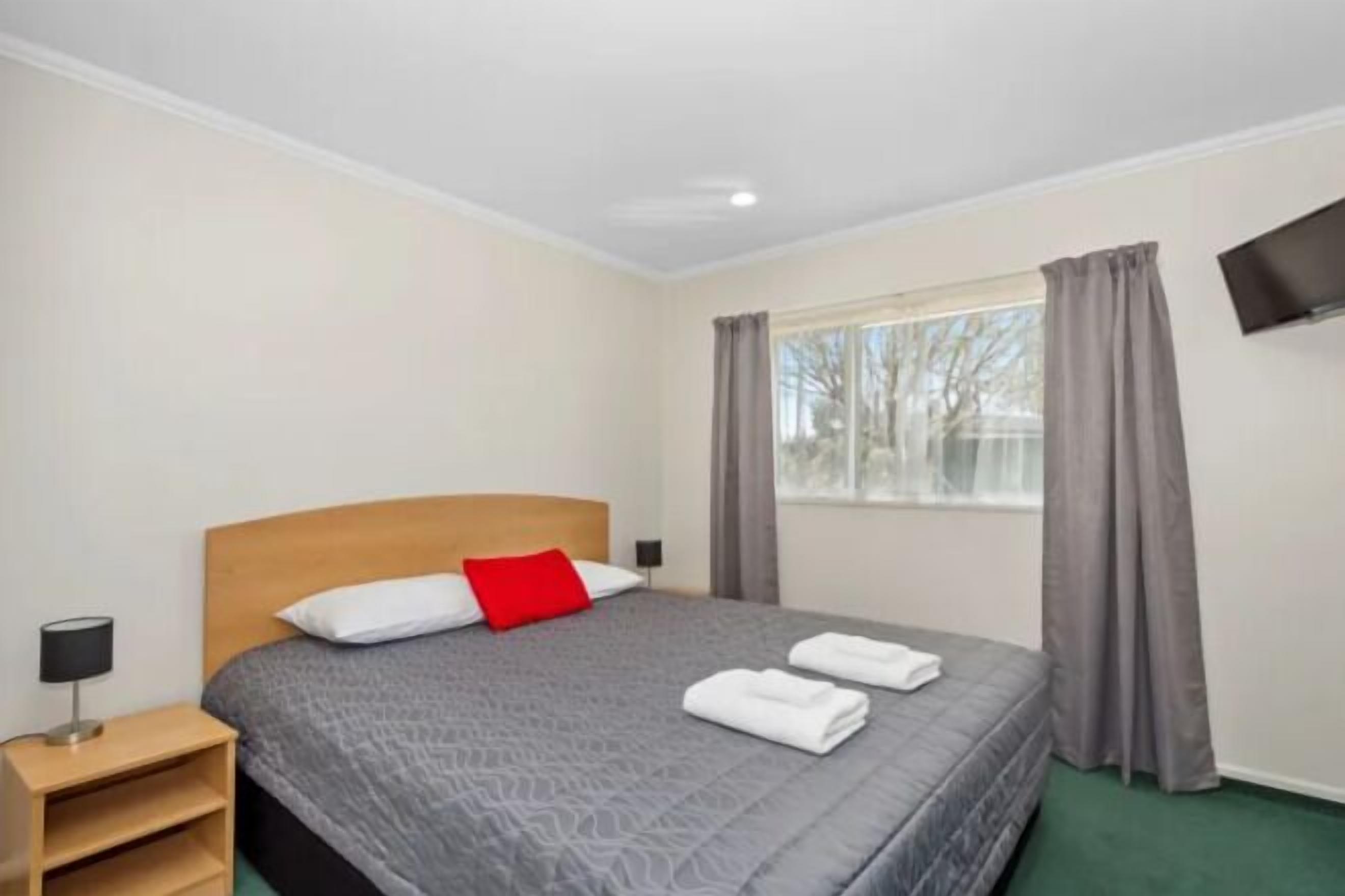 Bureau, chambres insonorisées, fer et planche à repasser, Wi-Fi gratuit