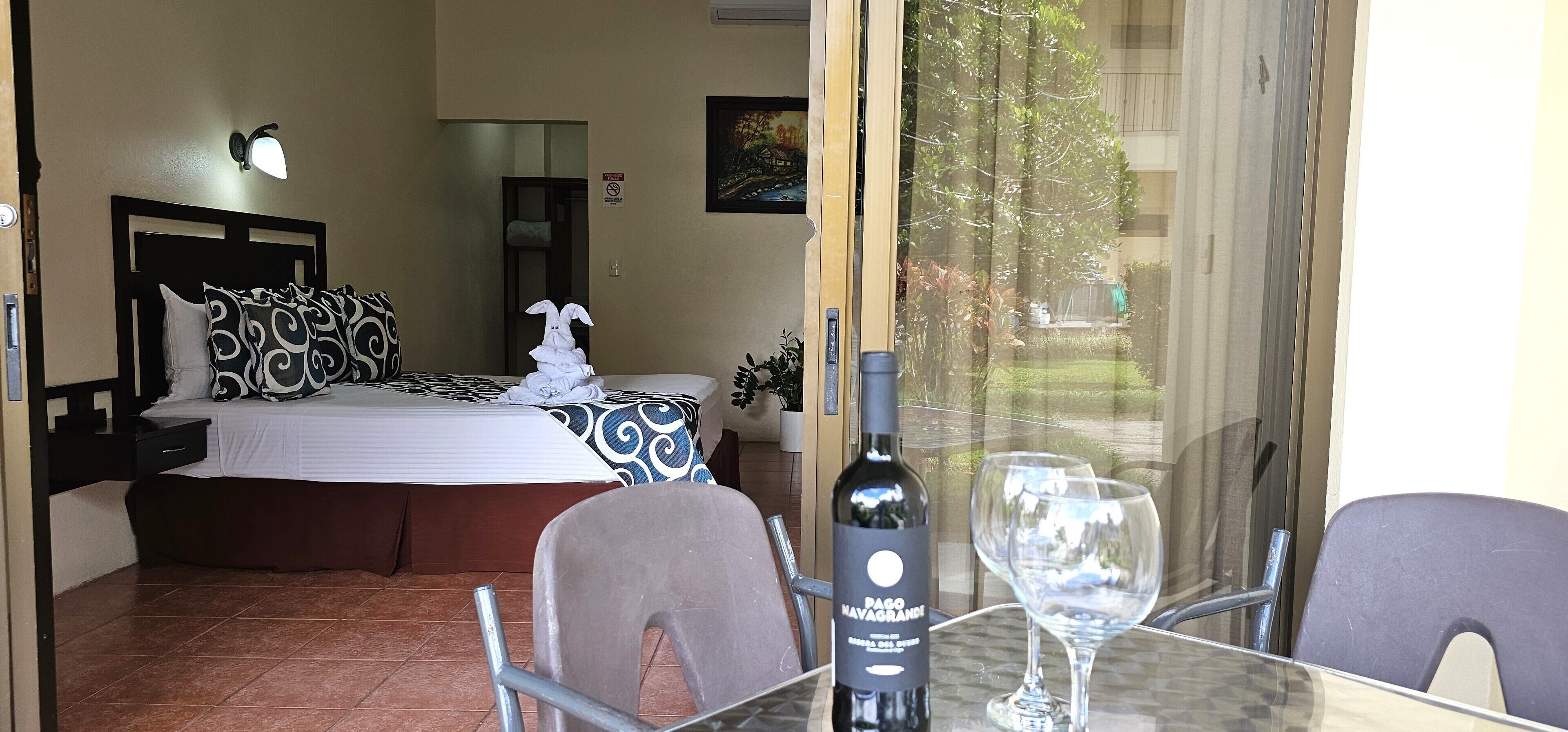 Premium Queen Room | In-room safe, free WiFi, bed sheets