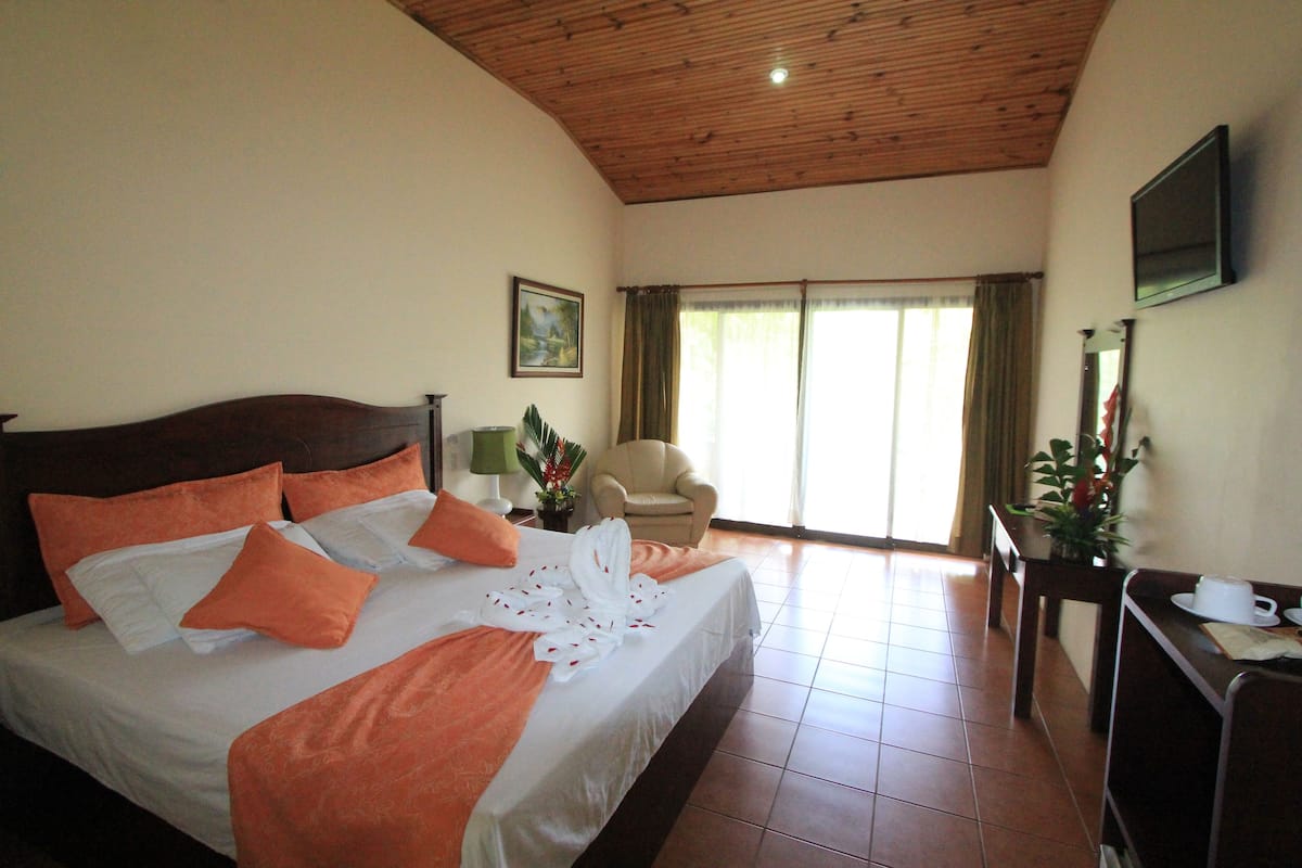 1 bedroom, in-room safe, free WiFi, bed sheets