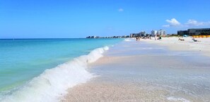 ชายหาด