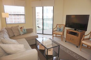 Apartment, 2 Schlafzimmer, 2 Bäder | Wohnzimmer | Fernseher, DVD-Player