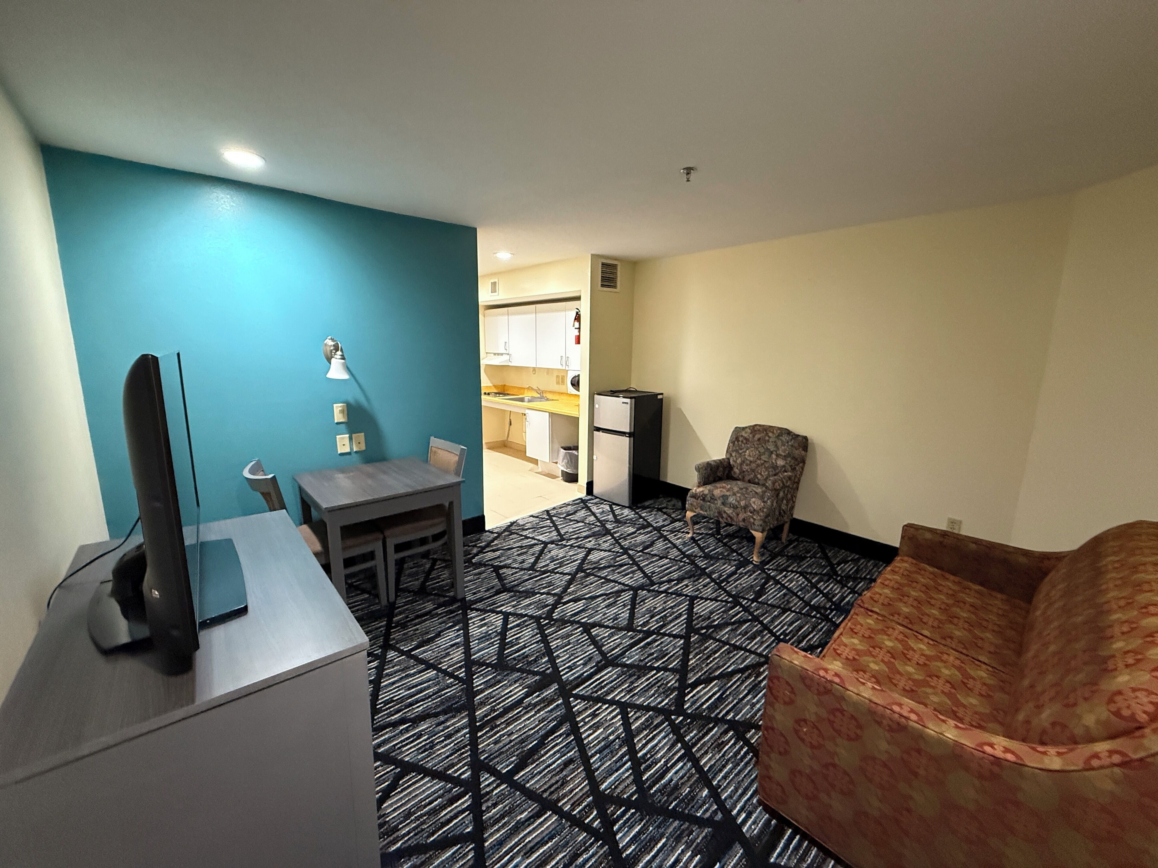 Suite estudio clásica | Escritorio, tabla de planchar con plancha, wifi gratis y ropa de cama 